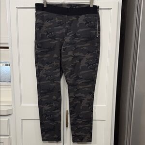 Gap Ponte Legging Pants Large- Black Camo